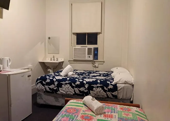 Australian Hotel
