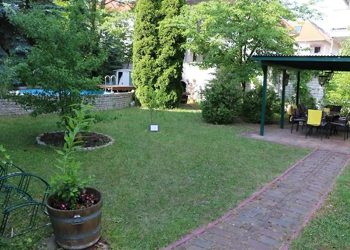 Hotel Attache