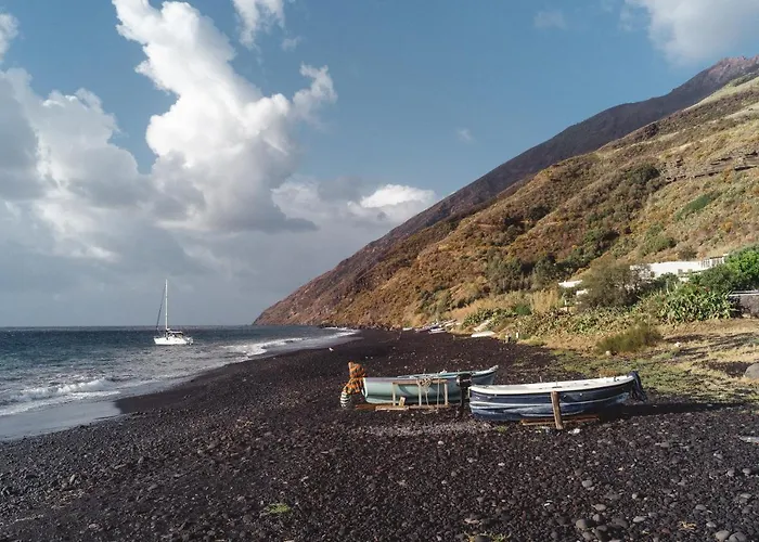 Stromboli Suite Apartment With Terrace Volcano & Sea View