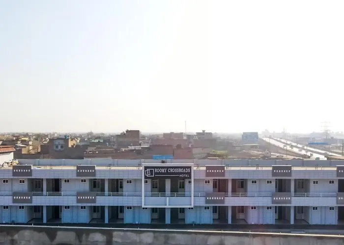Roomy Crossroads Hotel, Peshawar
