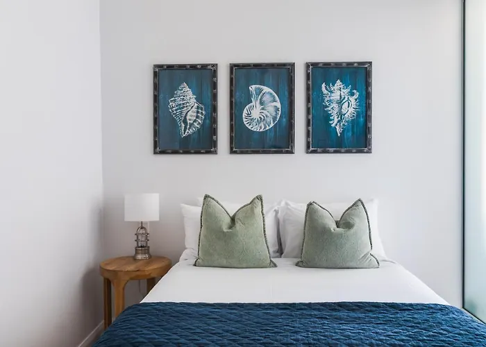The Clovelly Hotel