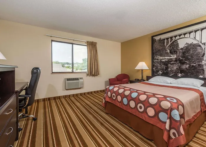 Super 8 By Wyndham Franklin/Middletown Area