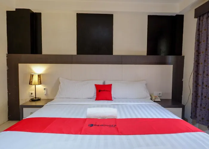 Reddoorz Plus Near Hotel Benua Kendari