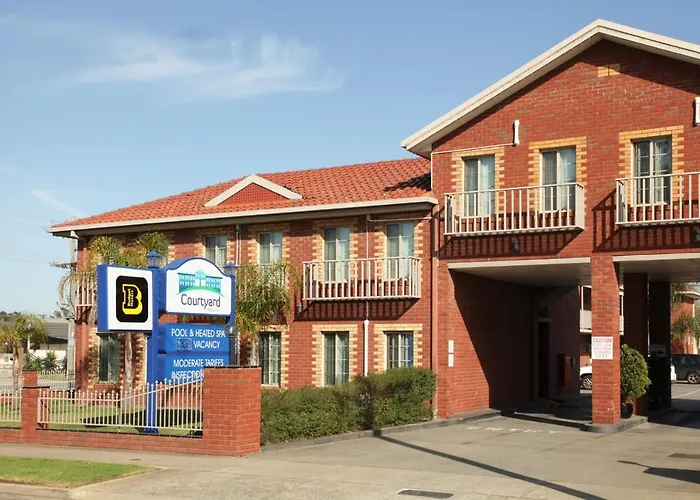 Courtyard Motor Inn