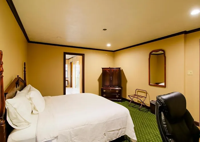 Oyo Pinewood Inn & Suites Silsbee