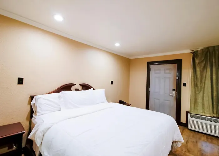 Oyo Pinewood Inn & Suites Silsbee
