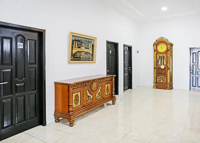 Oyo 90221 Makarim Guest House Syariah