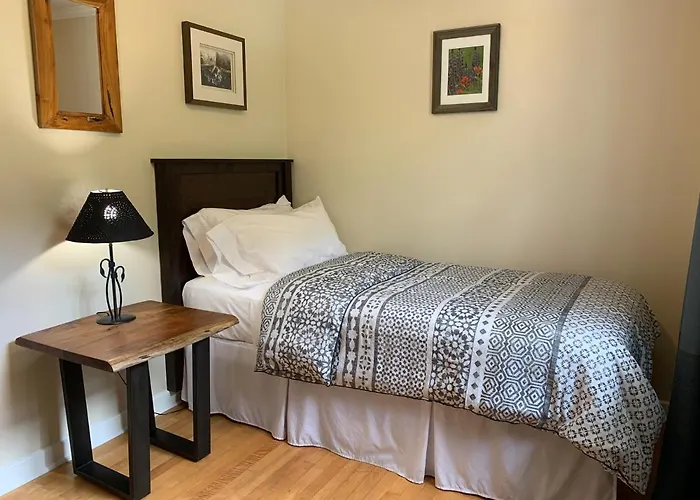 Canadian Rockies Inn - Adults Only