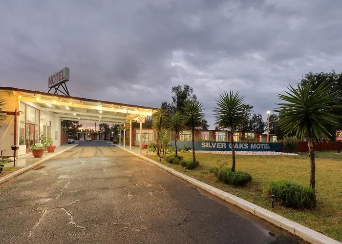 Silver Oaks Motel