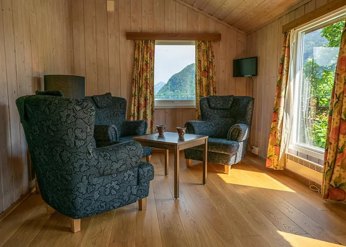 Dragsvik Fjordhotel (Adults Only)