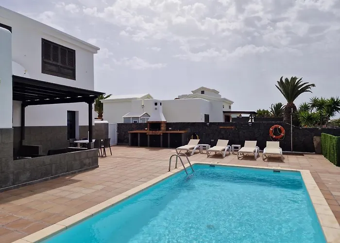 Villa Lola