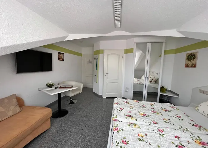 Hotel und Pension Am Burchardikloster