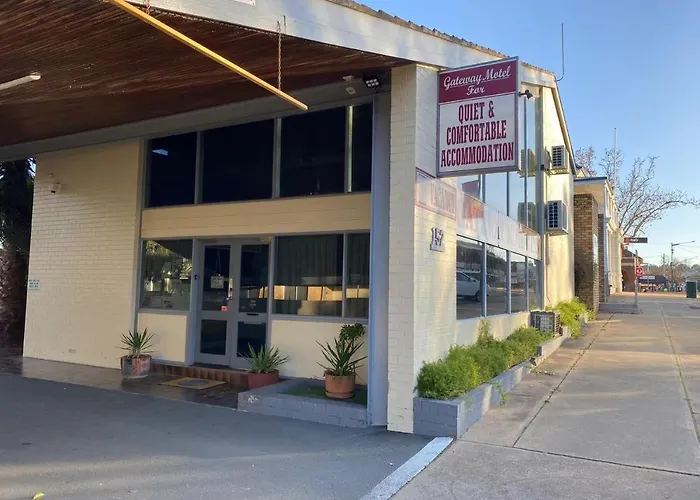 Gateway Motor Inn