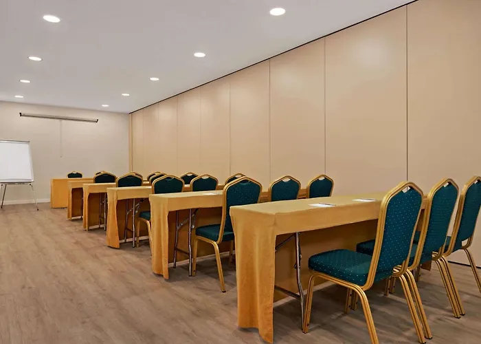 Ramada By Wyndham Valencia Almussafes