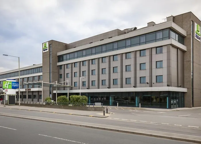 Holiday Inn Express London Heathrow T5 By Ihg