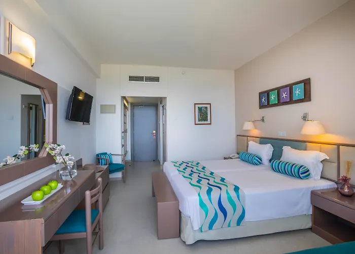 Cavo Maris Beach Hotel & Suites
