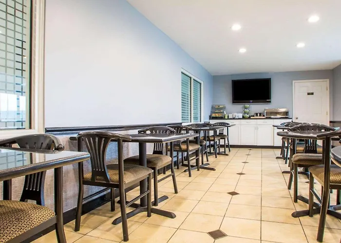 Quality Inn & Suites North-Polaris