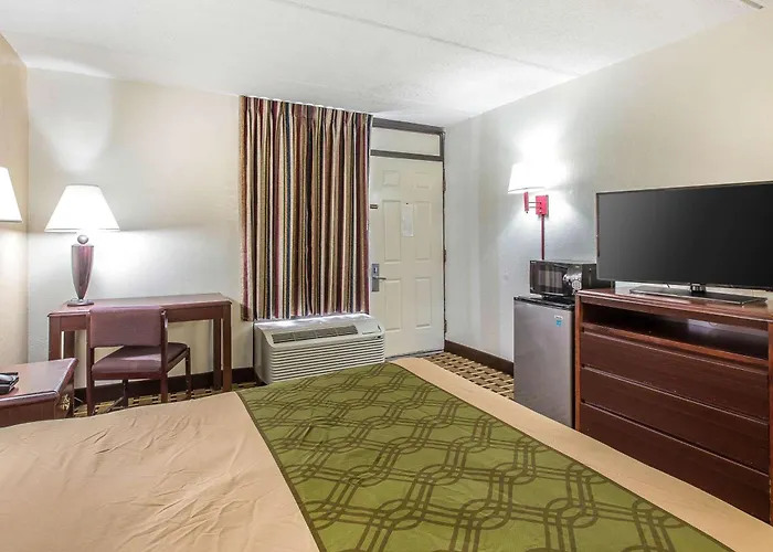 Econo Lodge Savannah Midtown