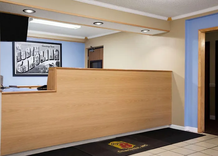 Super 8 By Wyndham Charlotte University