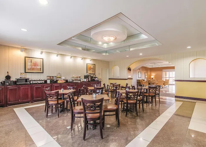 La Quinta By Wyndham Bridgeport
