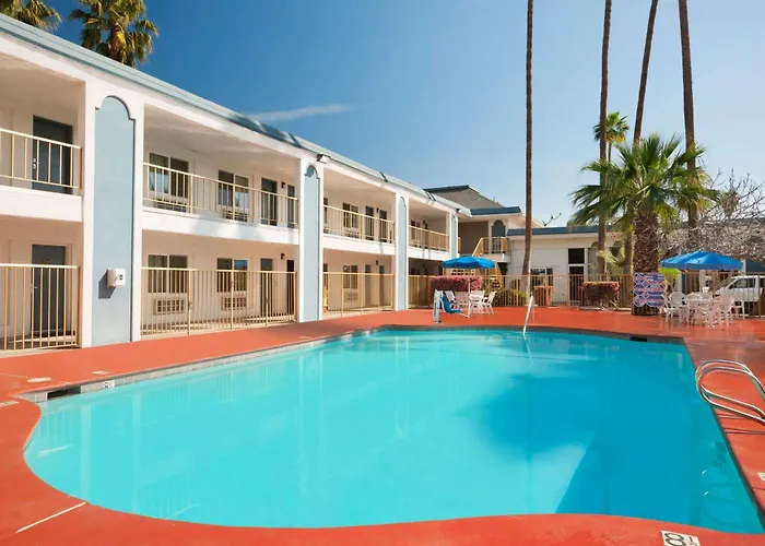 Travelodge By Wyndham Bakersfield