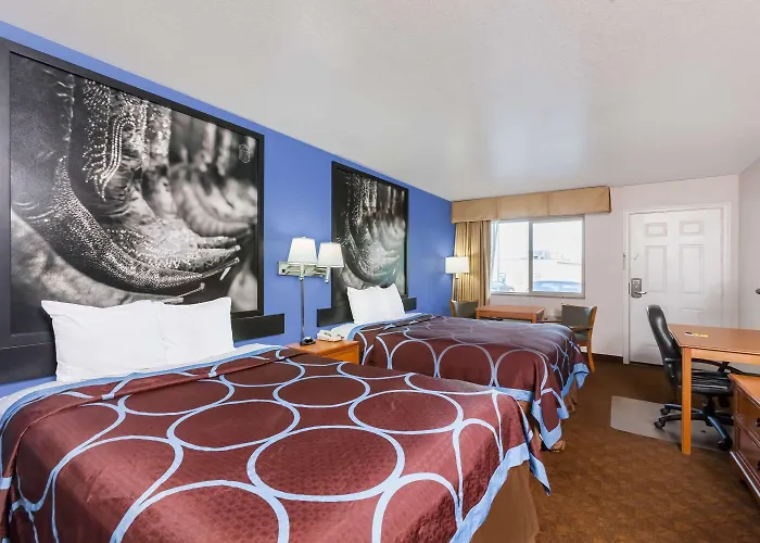 Super 8 By Wyndham Cleburne