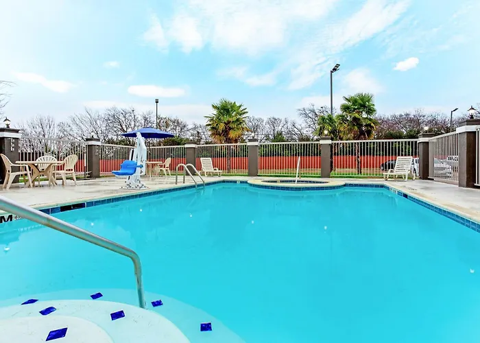 La Quinta By Wyndham Cleburne
