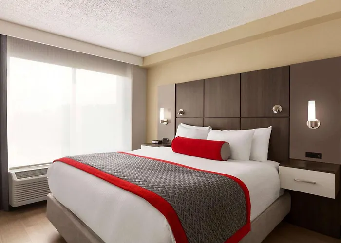 Ramada By Wyndham Suites Orlando Airport