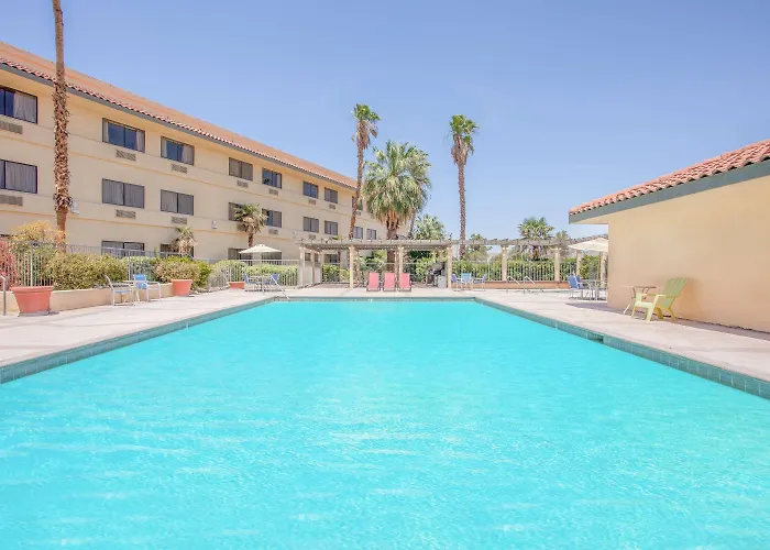 Ramada By Wyndham Barstow