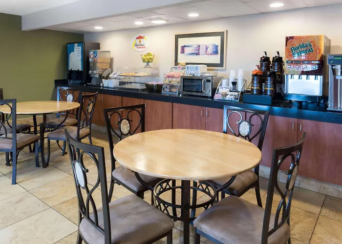 Super 8 By Wyndham Strongsville/Cleveland