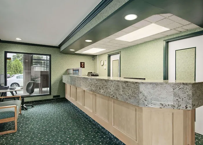 Travelodge By Wyndham Vancouver Lions Gate