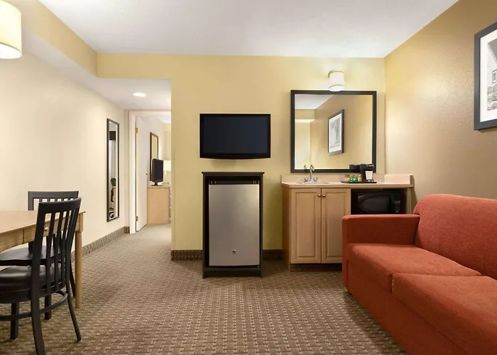 Travelodge Suites By Wyndham Moncton