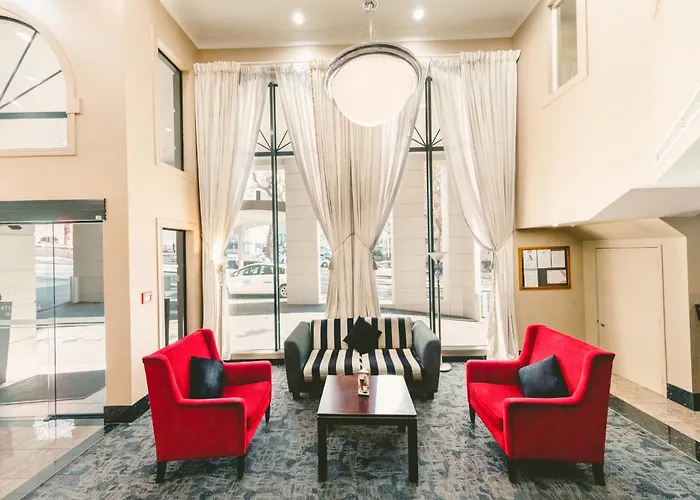 Parkside Hotel & Apartments