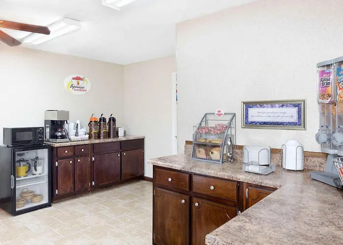 Super 8 By Wyndham Whiteville