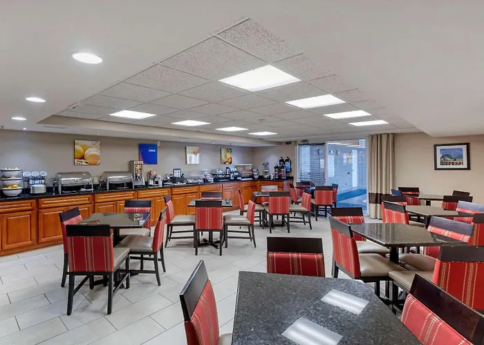 Comfort Inn & Suites Jackson - West Bend