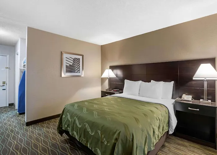 Quality Inn & Suites Des Moines - Merle Hay Road