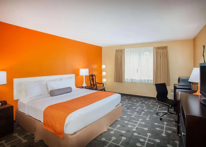 Howard Johnson By Wyndham College Park