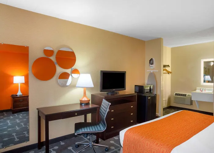 Howard Johnson By Wyndham College Park
