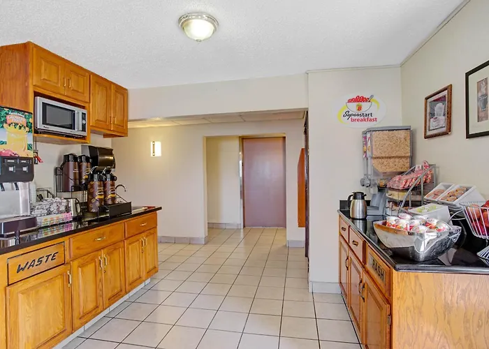 Super 8 By Wyndham College Park Wash Dc Area