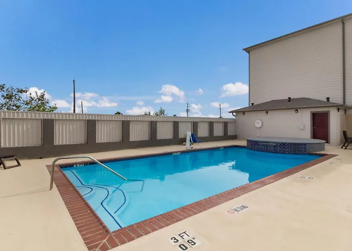 Red Roof Inn Plus + Galveston - Beachfront