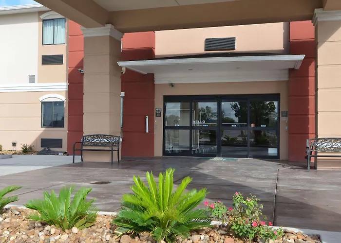 Quality Inn & Suites Kenedy - Karnes City
