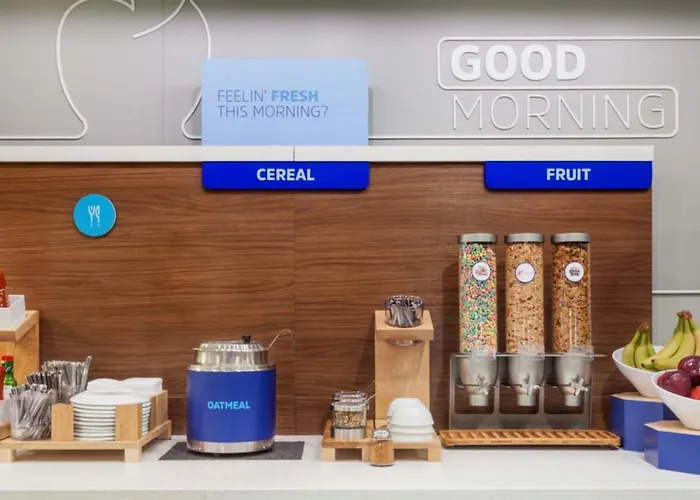 Holiday Inn Express & Suites Kingdom City By Ihg