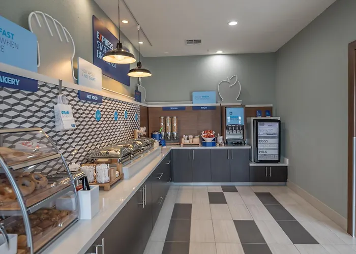 Holiday Inn Express & Suites N Waco Area - West By Ihg