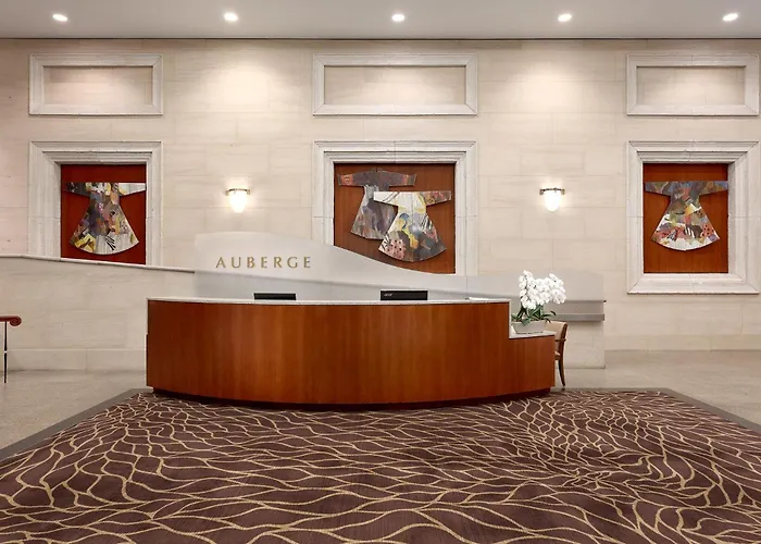 Auberge Vancouver Hotel