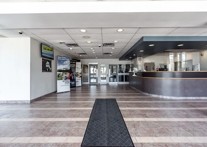 Residence & Conference Centre - Niagara-On-The-Lake
