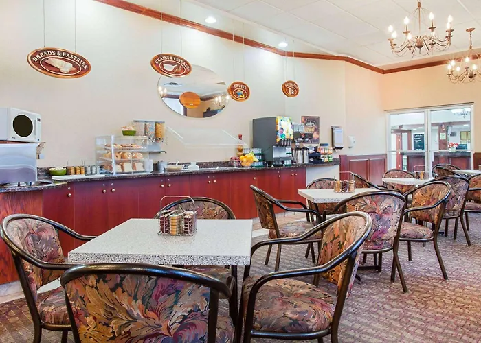 Ramada By Wyndham Red Deer Hotel & Suites