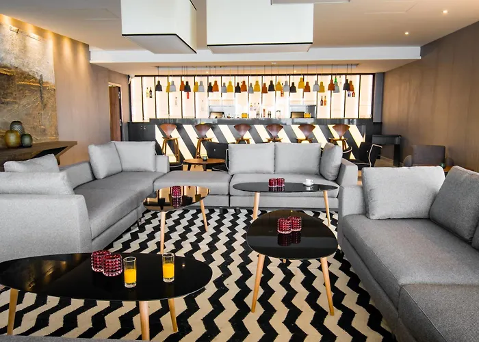 Simon Hotel