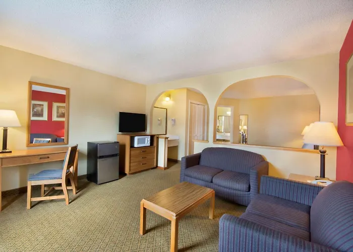 Super 8 By Wyndham Lancaster