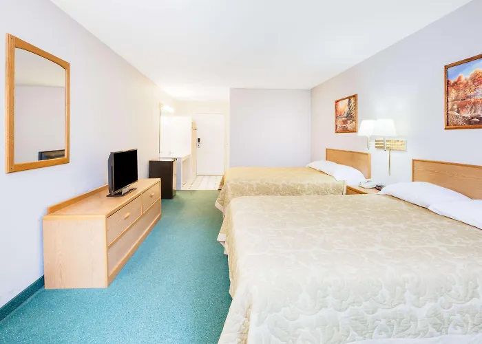 Super 8 By Wyndham Brooklyn