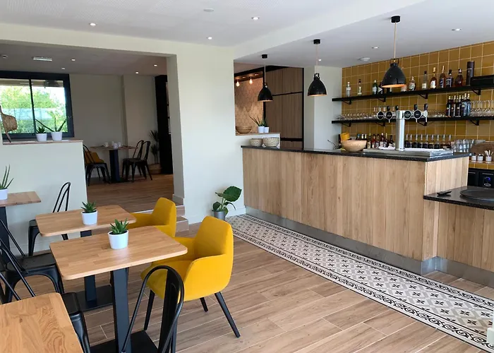 Logis Hotels - Le Bellaroc - Hotel 2 Etoiles Et Restaurant